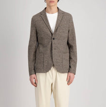 Load image into Gallery viewer, Harris_Wharf_Brown_Beige_Houndstooth_jacket
